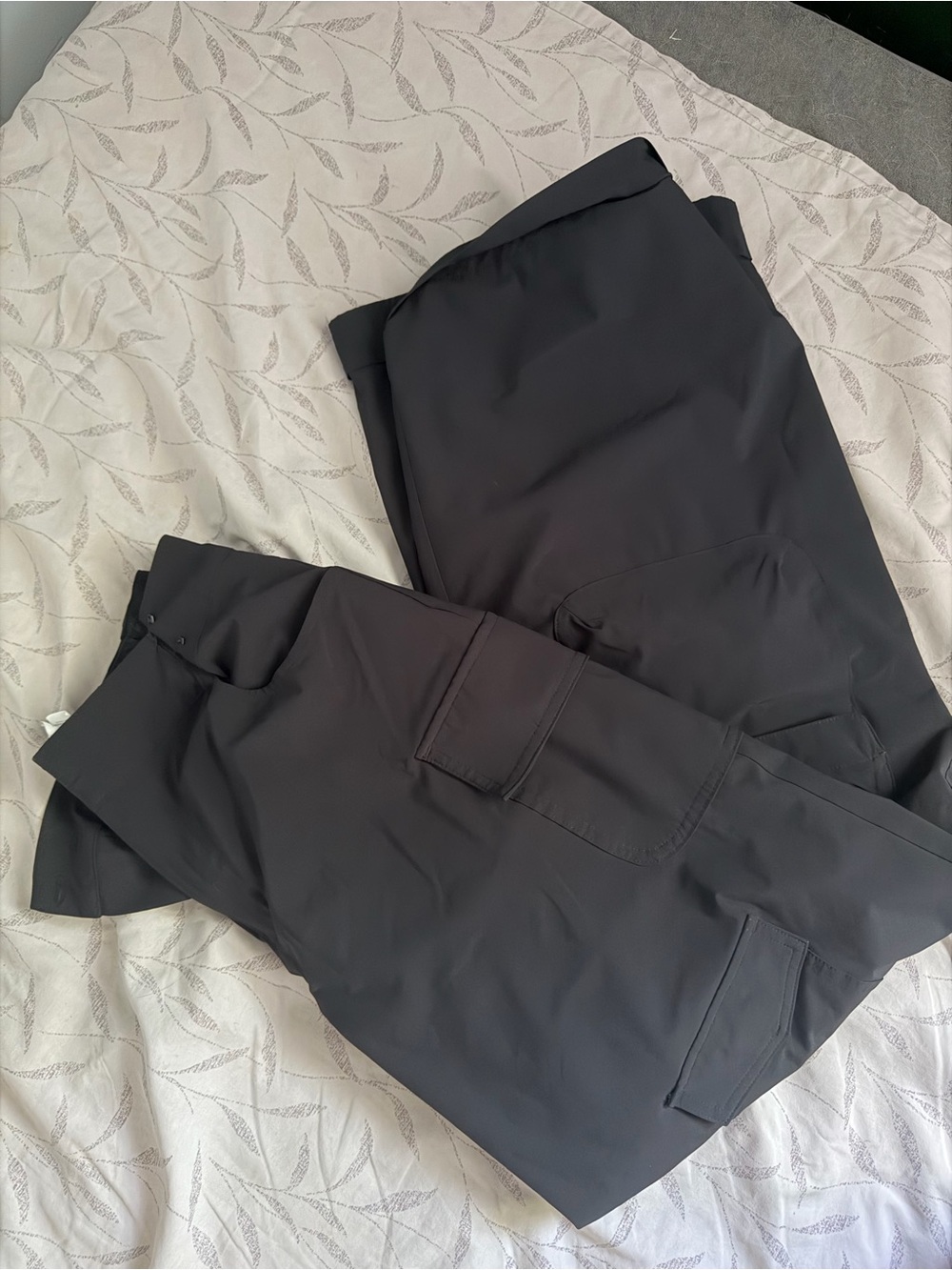 Alo mid rise workwear cargo pants